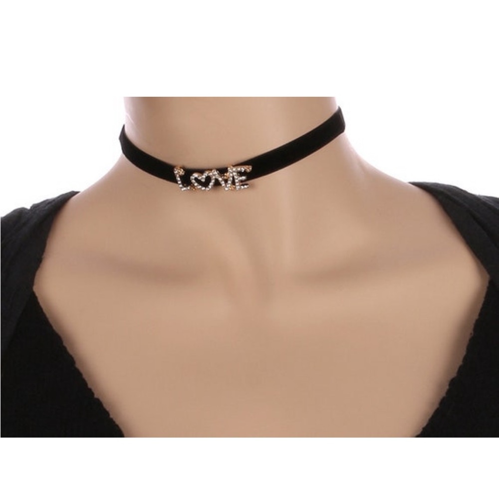 🌴3/$10- LOVE Charm Velvet Choker